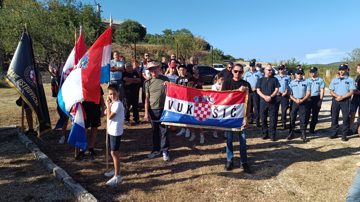 Tradicionalna 17. molitvena hodnja Koracima nade u istinu Bulić- Vukšić- Lišane Ostrovičke (1)