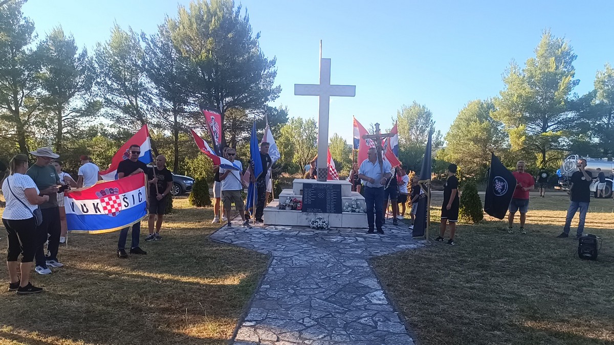 Tradicionalna 17. molitvena hodnja Koracima nade u istinu Bulić- Vukšić- Lišane Ostrovičke (10)