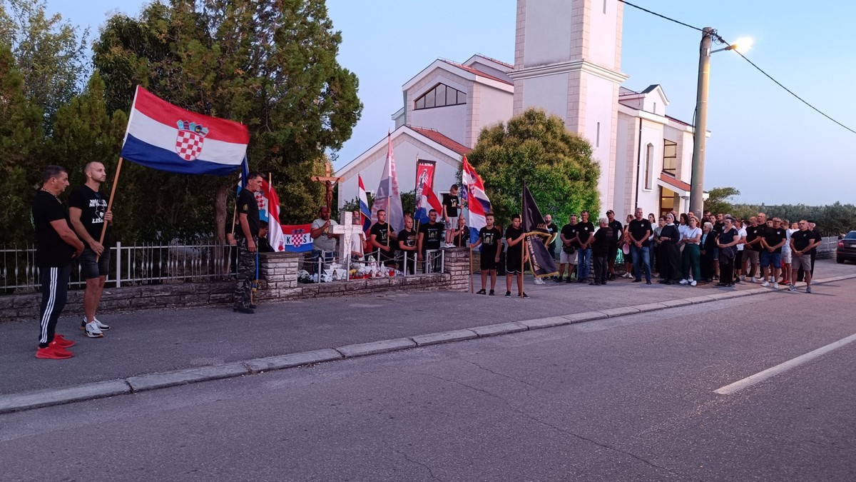 Tradicionalna 17. molitvena hodnja Koracima nade u istinu Bulić- Vukšić- Lišane Ostrovičke (18)