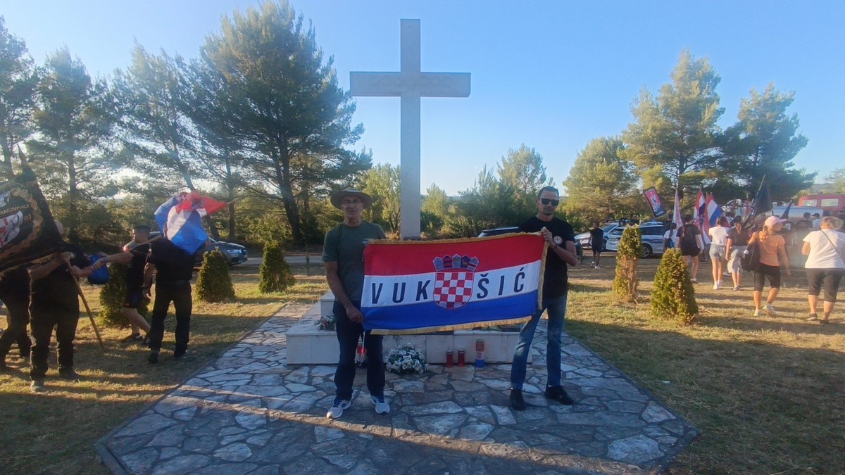 Tradicionalna 17. molitvena hodnja Koracima nade u istinu Bulić- Vukšić- Lišane Ostrovičke (19)