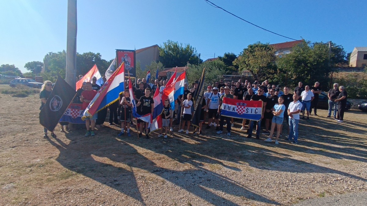 Tradicionalna 17. molitvena hodnja Koracima nade u istinu Bulić- Vukšić- Lišane Ostrovičke (21)