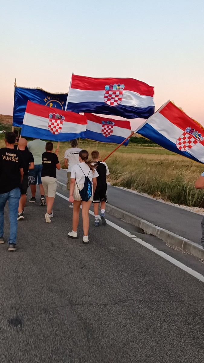 Tradicionalna 17. molitvena hodnja Koracima nade u istinu Bulić- Vukšić- Lišane Ostrovičke (25)