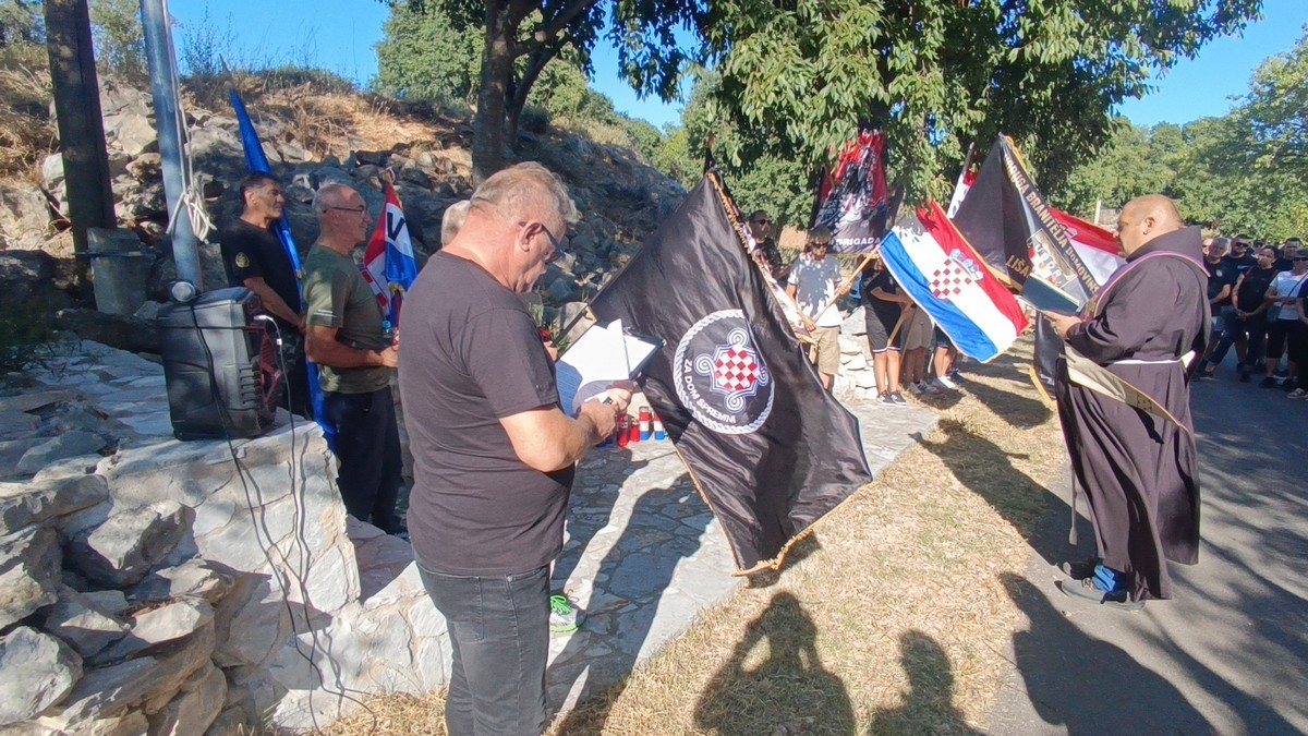 Tradicionalna 17. molitvena hodnja Koracima nade u istinu Bulić- Vukšić- Lišane Ostrovičke (27)