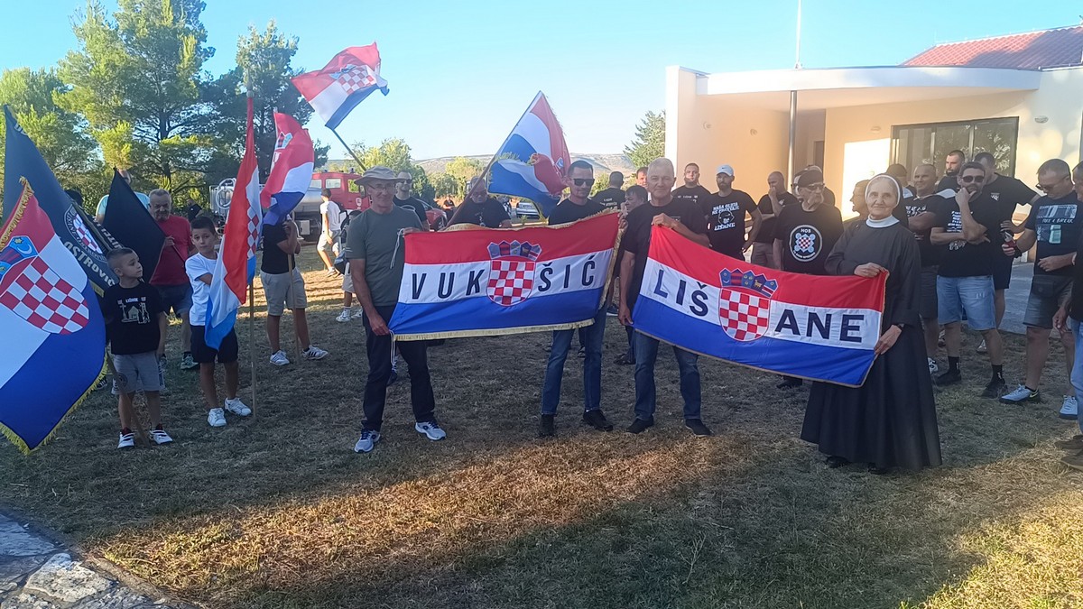 Tradicionalna 17. molitvena hodnja Koracima nade u istinu Bulić- Vukšić- Lišane Ostrovičke (30)