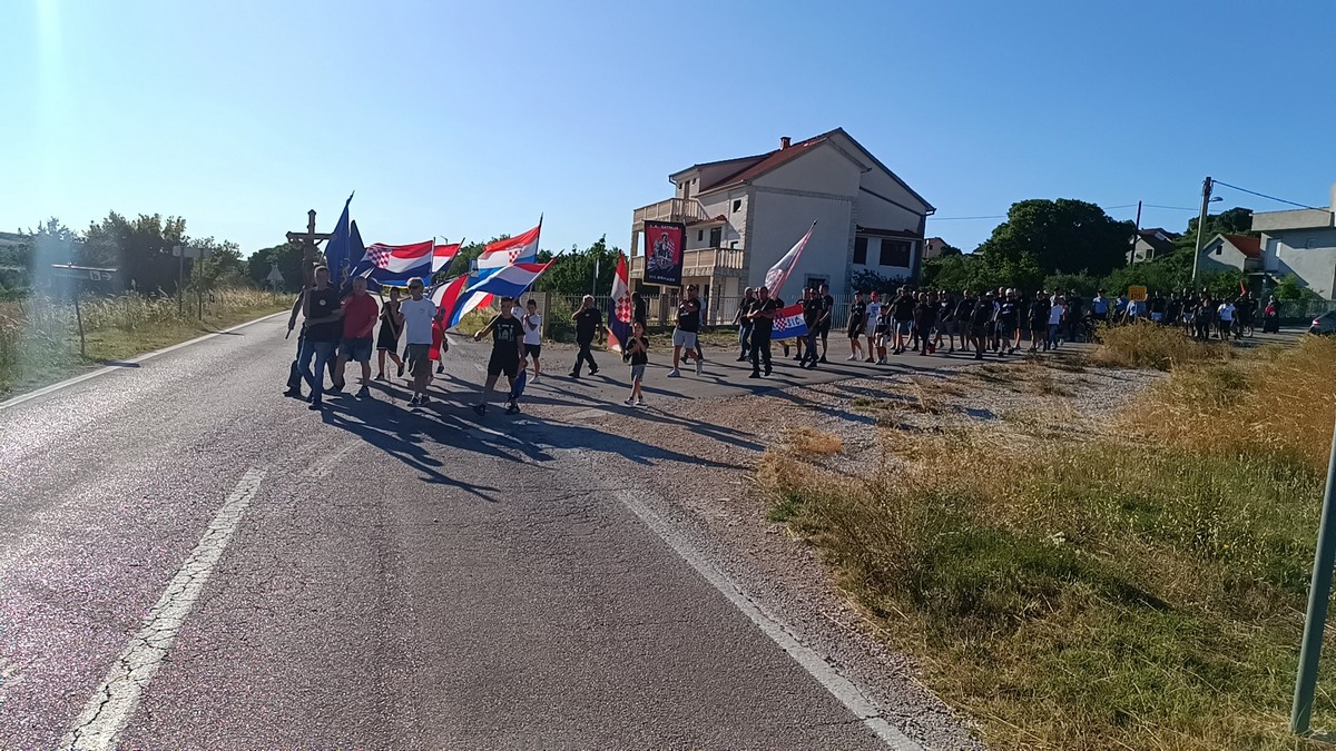 Tradicionalna 17. molitvena hodnja Koracima nade u istinu Bulić- Vukšić- Lišane Ostrovičke (35)