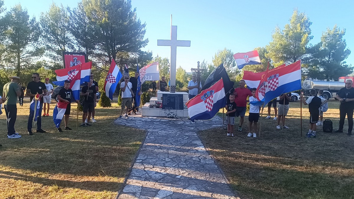 Tradicionalna 17. molitvena hodnja Koracima nade u istinu Bulić- Vukšić- Lišane Ostrovičke (6)