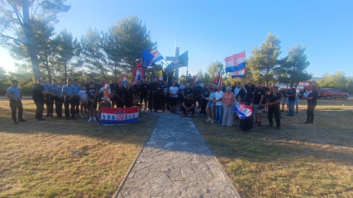 Tradicionalna 17. molitvena hodnja Koracima nade u istinu Bulić- Vukšić- Lišane Ostrovičke (9)