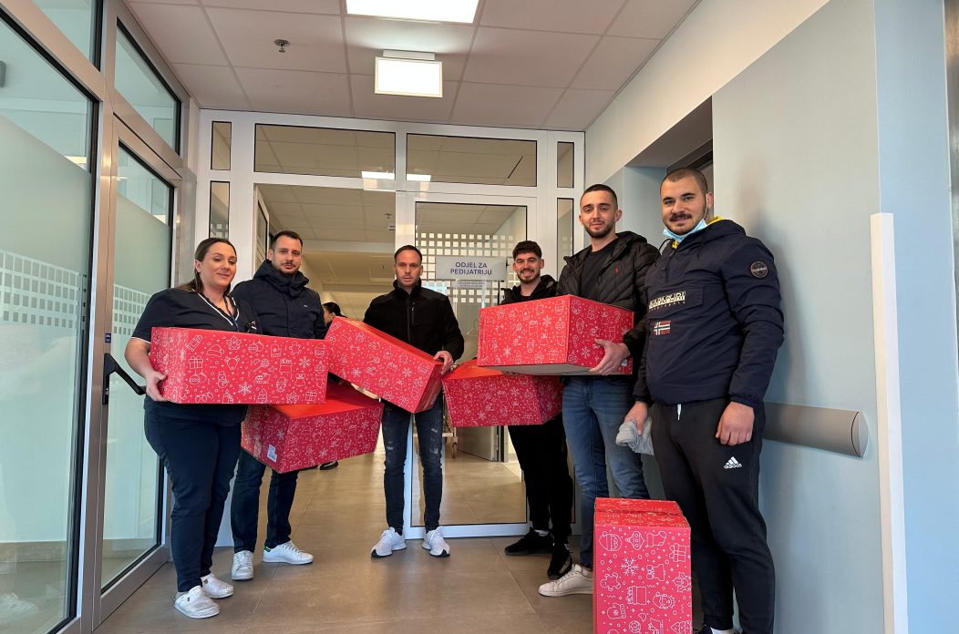 Udruga mladih Dračevac Ninski darovala djecu na Odjelu za pedijatriju OB Zadar (1)