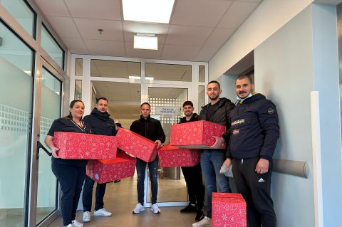 Udruga mladih Dračevac Ninski darovala djecu na Odjelu za pedijatriju OB Zadar (1) Udruga mladih Dračevac Ninski darovala djecu na Odjelu za pedijatriju OB Zadar (1)