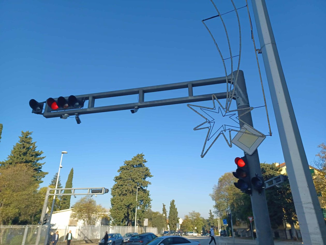 ukrasi blagdanski ukrasi bozicni ukrasi