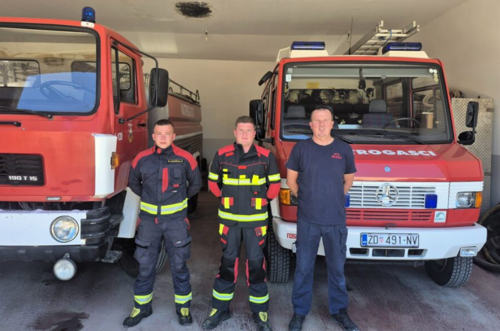 Vatrogasci Ivanić-Grada na Ugljanu Vatrogasci Ivanić-Grada na Ugljanu