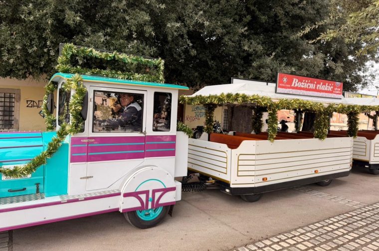 Vlakić za djecu Advent u Zadru 2025 5.JPG Vlakić za djecu Advent u Zadru 2025 5.JPG