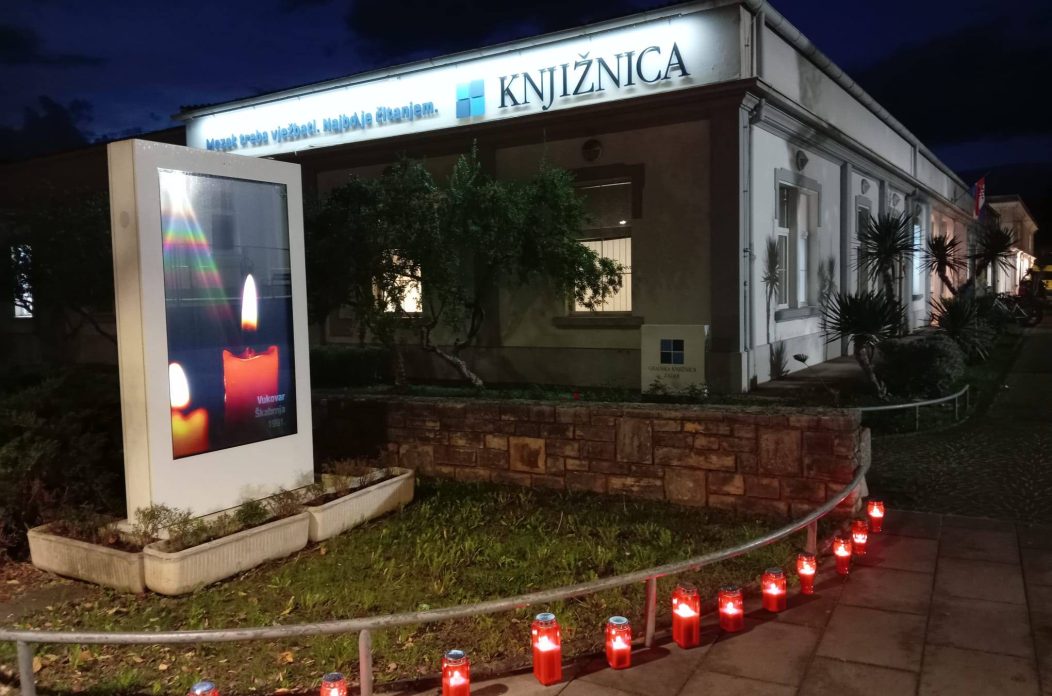 Pogledajte kako je Gradska knjižnica Zadar odala počast Vukovaru i Škabrnji