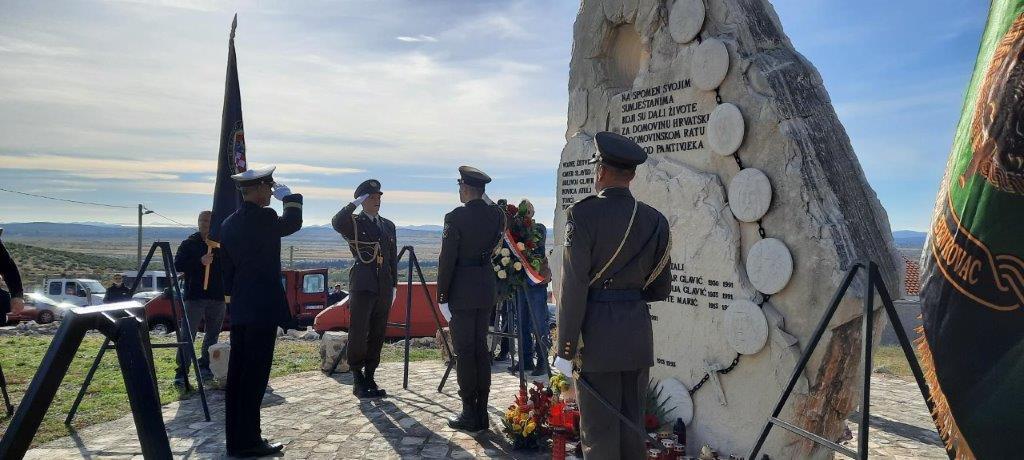 Obilježena 30. obljetnica stradanja civila i branitelja u Nadinu Obilježena 30. obljetnica stradanja civila i branitelja u Nadinu