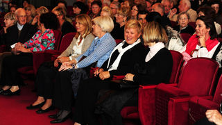 Zadar, 06.11.2012. snimio: Nenad Marčev
Gradsko kazalište Sisak &
Kazališna družina AMICRO
Mario Fratti:
PRIJATELJI(CE), komedija
redatelj: Boris B. Hrovat
igraju: Goran Grgić, Nada Abrus,
Dunja Sepčić, Igor Golub
Dvorana HNK Zadar Zadar, 06.11.2012. snimio: Nenad Marčev
Gradsko kazalište Sisak &
Kazališna družina AMICRO
Mario Fratti:
PRIJATELJI(CE), komedija
redatelj: Boris B. Hrovat
igraju: Goran Grgić, Nada Abrus,
Dunja Sepčić, Igor Golub
Dvorana HNK Zadar