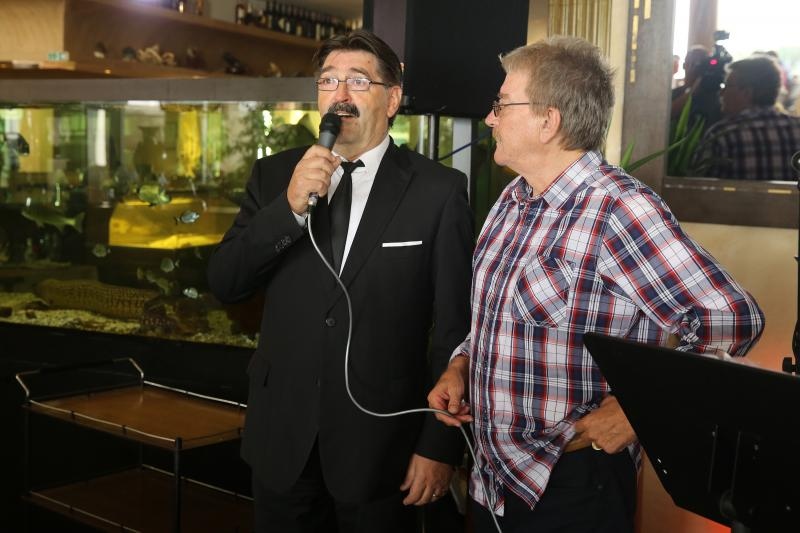 Zadar – Poznati zadarski ugostitelj Erik Pavin na rucak je pozvao djelatnike Cistoce koji su mogli gustati u vrhunskom ribljem meniju. Photo: Filip Brala/PIXSEL Zadar – Poznati zadarski ugostitelj Erik Pavin na rucak je pozvao djelatnike Cistoce koji su mogli gustati u vrhunskom ribljem meniju. Photo: Filip Brala/PIXSEL