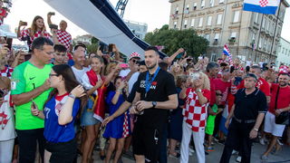 Veličanstven doček četvorice zadarskih Vatrenih od Gradskog mosta do Foruma