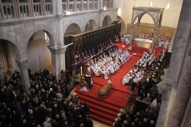 Posljednji ispraćaj nadbiskupa Marijana Oblaka