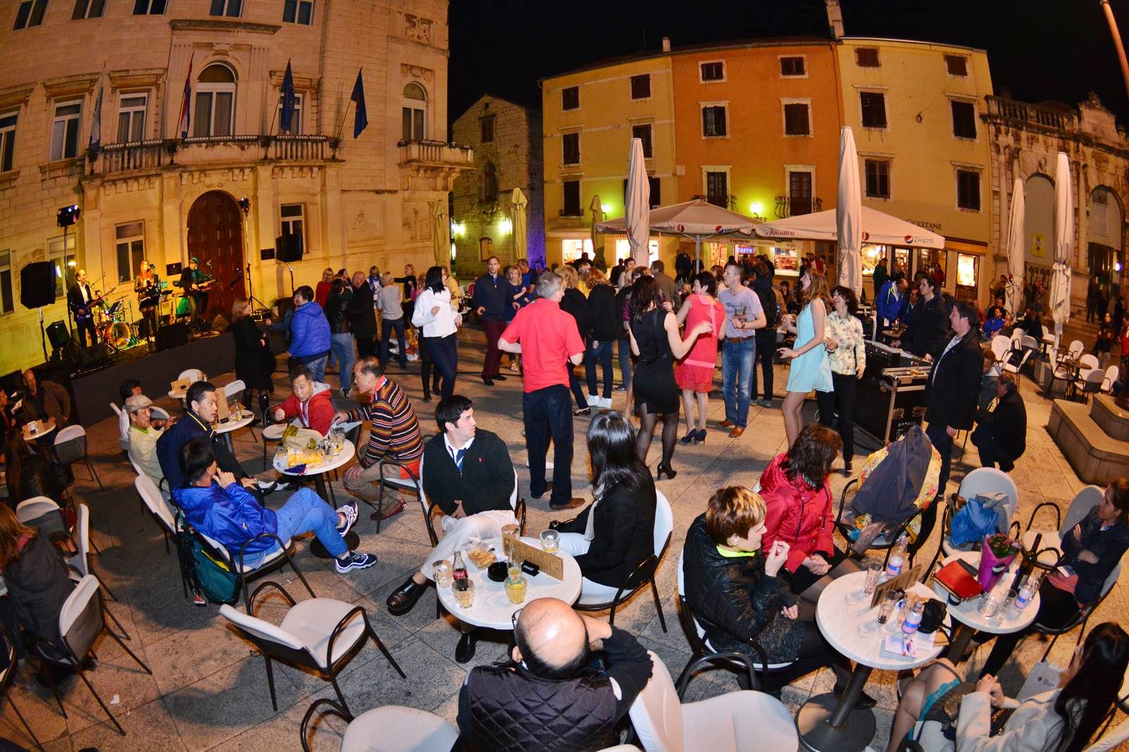 FIMBA After party na Narodnom trgu uz bend Songbusters FIMBA After party na Narodnom trgu uz bend Songbusters