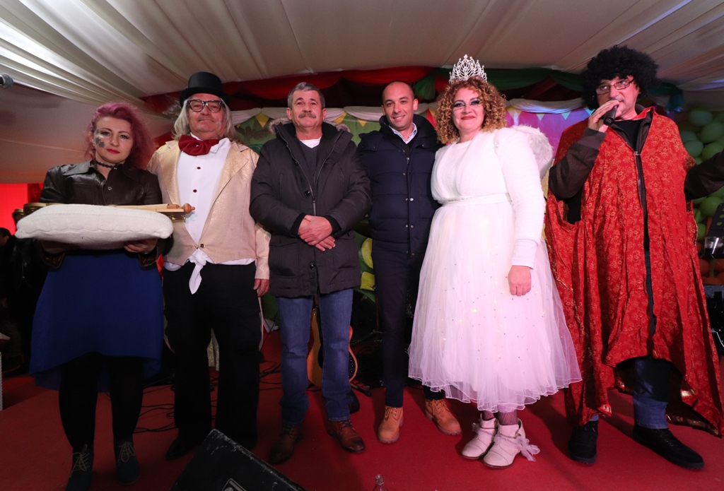 Cirkultura i Jasmin Stavros otvorili Maškare na Viru Cirkultura i Jasmin Stavros otvorili Maškare na Viru