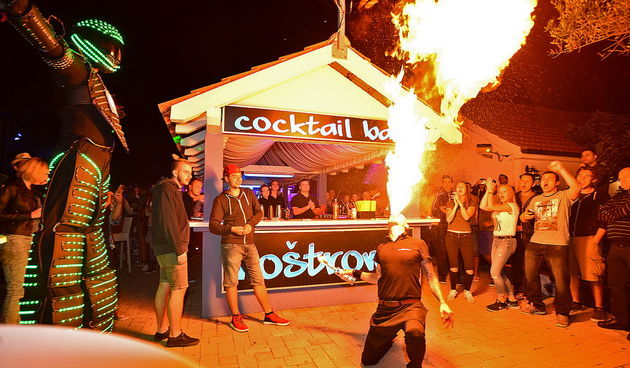 Nostromo & Vagabundo Vir: DJ Djuka i Led robot