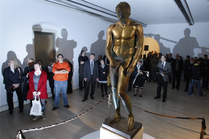 Zagreb, 141010.
Klovicevi dvori.
Otvorenje izlozbe ” Anticki Grci na tlu Hrvatske”
Izlozba Antizki Grci na tlu Hrvatske obuhvaca razdoblje od 12. do 1. st. pr. Kr., odnosno od najranijih posjeta Grka na Grka nasem priobalju