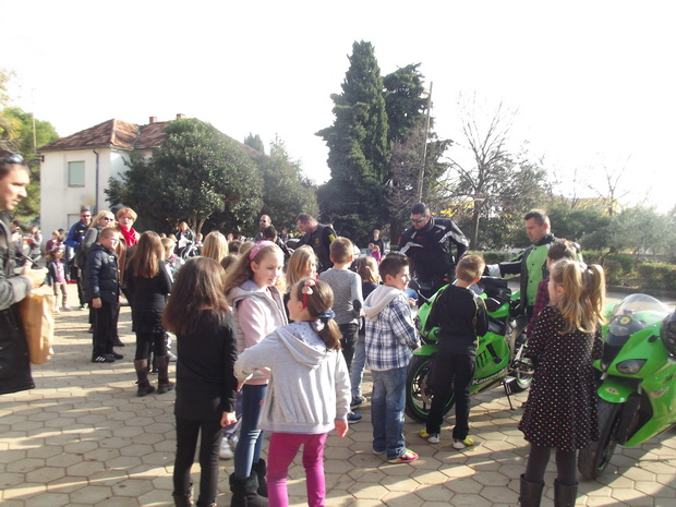 “Beštije” posjetile OŠ Šimuna Kožičića Benje “Beštije” posjetile OŠ Šimuna Kožičića Benje