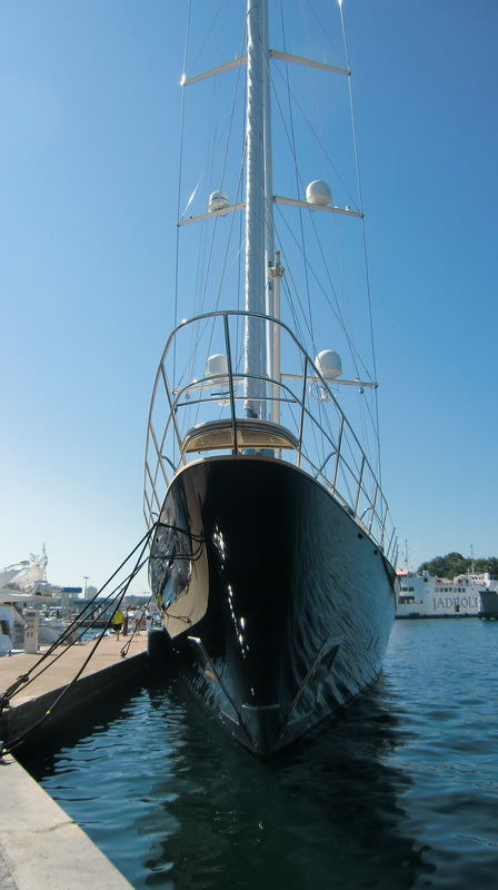 Jedrenjak Salute i superhajta Anna u zadarskoj marini, Foto: Mladen Malik Jedrenjak Salute i superhajta Anna u zadarskoj marini, Foto: Mladen Malik