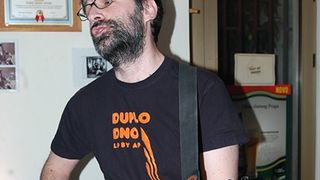 Ante Perković u caffe baru JazzVa (foto:Tomislav Jerak) Ante Perković u caffe baru JazzVa (foto:Tomislav Jerak)