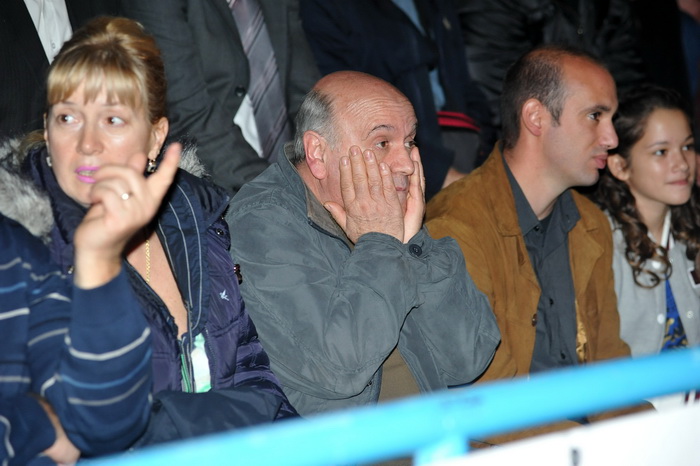 Zadar, 211112
Dvorana Jazine.
Humanitarni koncert za obitelj Vukic iz zadarskih arbanasa koja ce, ukoliko se ne skupe potrebna sredstva, uskoro biti delozirana iz svog doma.
Na fotografiji: Miro Vukic
Foto: Luka Gerlanc / CROPIX Zadar, 211112
Dvorana Jazine.
Humanitarni koncert za obitelj Vukic iz zadarskih arbanasa koja ce, ukoliko se ne skupe potrebna sredstva, uskoro biti delozirana iz svog doma.
Na fotografiji: Miro Vukic
Foto: Luka Gerlanc / CROPIX