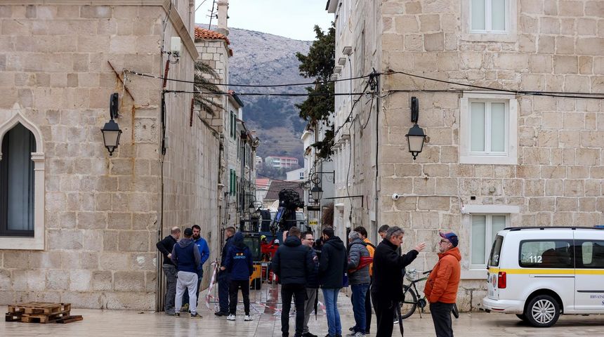 Uklanja se zvono s Kneževog dvora u Pagu