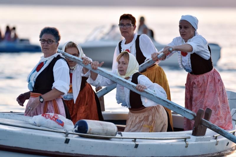 Tradicionalna ženska regata gajeta na vesla u Krapnju