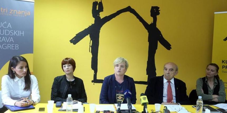 Kuca ljudskih prava Zagreb na konferenciji za medije predstavila je izvjestaj o stanju ljudskih prava u Republici Hrvatskoj za 2014. Nikol Bulat, Natasa Skaricic, Milana Romic, Ljubo Manojlovic, Milena Calic Jelic. Photo: Goran Stanzl/PIXSELL Kuca ljudskih prava Zagreb na konferenciji za medije predstavila je izvjestaj o stanju ljudskih prava u Republici Hrvatskoj za 2014. Nikol Bulat, Natasa Skaricic, Milana Romic, Ljubo Manojlovic, Milena Calic Jelic. Photo: Goran Stanzl/PIXSELL