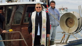 Umag, Savudrija, 071109.
Ribarski konvoj organiziran zbog protivljenja arbitraznom sporazumu sa Slovenijom smatrajuci da bi njegovom primjenom Hrvatska mogla ostati bez dijela svog teritorijalnog mora juznije od crte sredine Savudrijske vale. Prosvjedoval Umag, Savudrija, 071109.
Ribarski konvoj organiziran zbog protivljenja arbitraznom sporazumu sa Slovenijom smatrajuci da bi njegovom primjenom Hrvatska mogla ostati bez dijela svog teritorijalnog mora juznije od crte sredine Savudrijske vale. Prosvjedoval