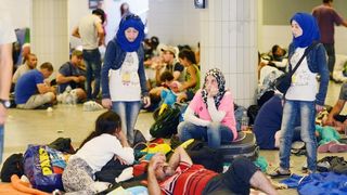 Izbjeglice i imigranti na željezničkom kolodvoru Keleti ulicama Budimpešte, Photo: Marko Jurinec/PIXSELL Izbjeglice i imigranti na željezničkom kolodvoru Keleti ulicama Budimpešte, Photo: Marko Jurinec/PIXSELL