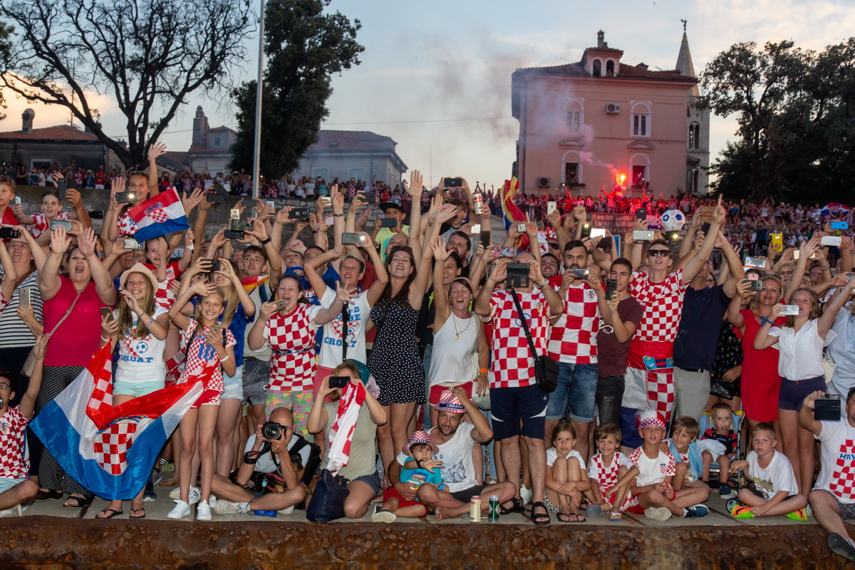Veličanstven doček četvorice zadarskih Vatrenih od Gradskog mosta do Foruma