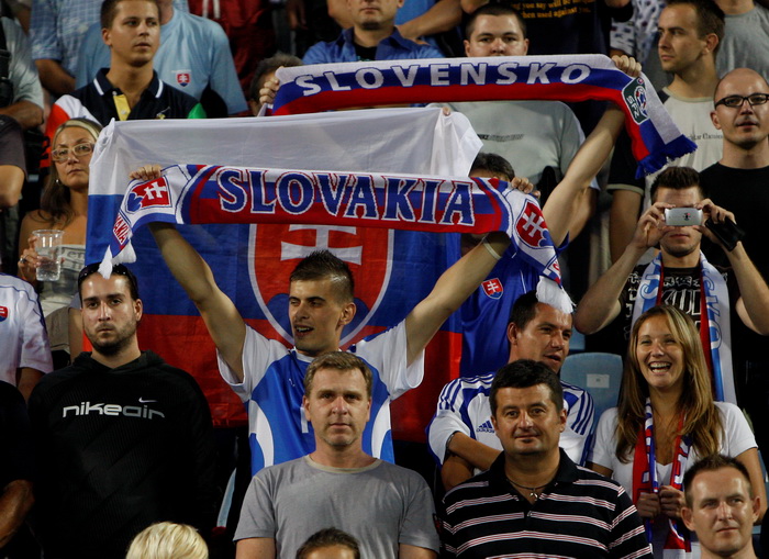 Bratislava, Slovacka, 110810.
Stadion Pasienky.
Medjunarodna  prijateljska nogometna utakmica 
Slovacka – Hrvatska
Na fotografiji: slovacki navijaci.
Foto: Ronald Gorsic / CROPIX
