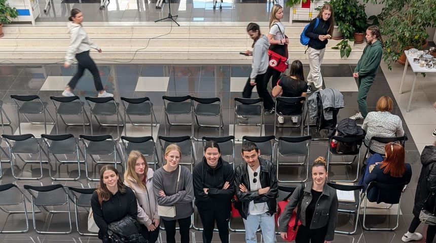 Učenici Ekonomsko-birotehničke i trgovačke škole Zadar osvojili prvo mjesto na Međužupanijskom natjecanju mladih Hrvatskog Crvenog križa Učenici Ekonomsko-birotehničke i trgovačke škole Zadar osvojili prvo mjesto na Međužupanijskom natjecanju mladih Hrvatskog Crvenog križa