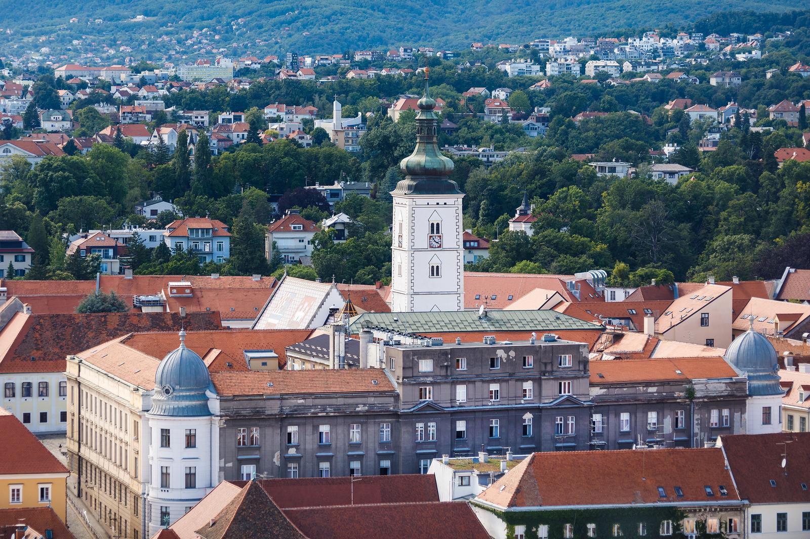 Pogled sa Zagrebačke katedrale na centar grada – Zagreb