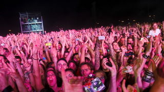 Zagreb, 290812.
Hipodrom.
Americka rock skupina Red Hot Chili Peppers u sklopu svjetske turneje kojom promovira deseti studijski album “I’m with You” iz 2011. nastupila je po prvi put pred zagrebackom publikom.
Foto: Goran Mehkek / CROPIX