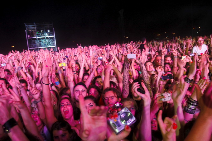 Zagreb, 290812.
Hipodrom.
Americka rock skupina Red Hot Chili Peppers u sklopu svjetske turneje kojom promovira deseti studijski album “I’m with You” iz 2011. nastupila je po prvi put pred zagrebackom publikom.
Foto: Goran Mehkek / CROPIX