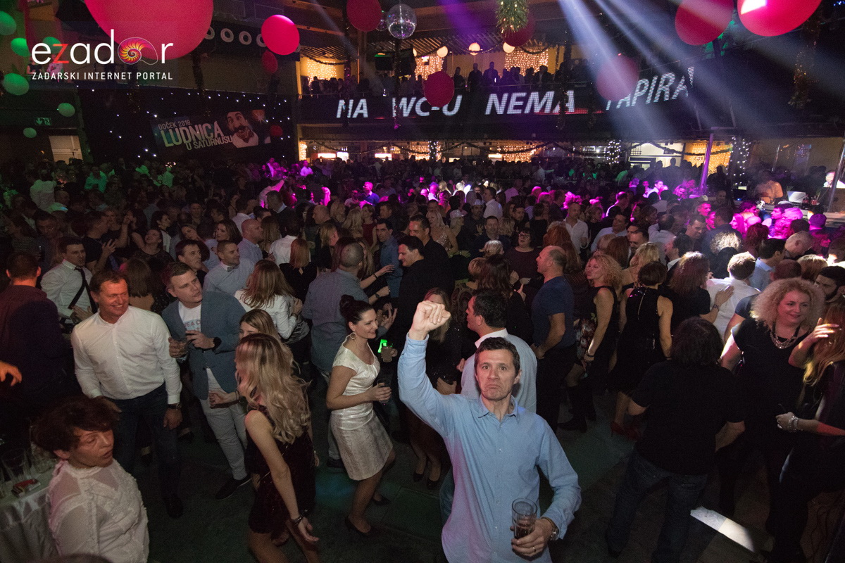 Ludnica u Saturnusu: Najbolji doček u svemiru i šire Ludnica u Saturnusu: Najbolji doček u svemiru i šire