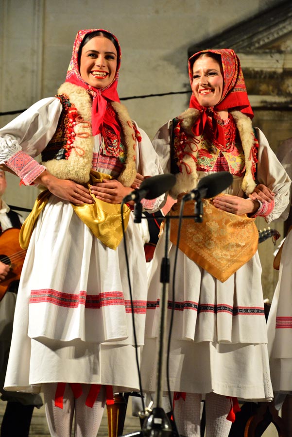 Nastup ansambla Lado ispred crkve sv. Marije ; foto Iva Perinčić Nastup ansambla Lado ispred crkve sv. Marije ; foto Iva Perinčić