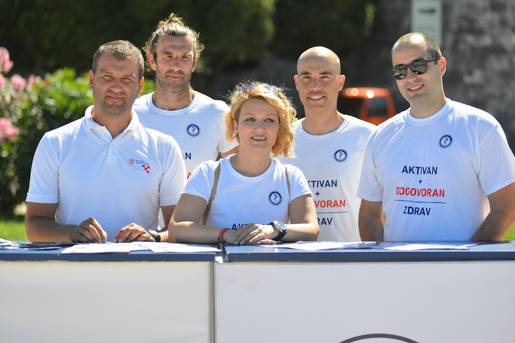 Stotinu vježbača na jutarnjem treningu Aktivne Hrvatske pozdravilo sunce Stotinu vježbača na jutarnjem treningu Aktivne Hrvatske pozdravilo sunce