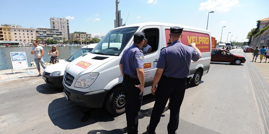 Stanari tzv. Galićevih zgrada u Diklu su nakon posjete gradonačelniku održali prosvjed blokirajući promet u centru grada, foto: Luka Gerlanc/CROPIX