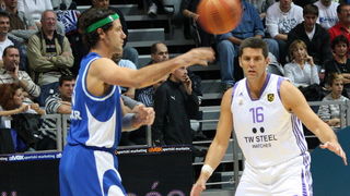KK Zadar – Real Madrid, umirovljenje dresova 10 (Giuseppe Giergia) i 11 (Kresimir Cosic), Foto; Mladen Malik KK Zadar – Real Madrid, umirovljenje dresova 10 (Giuseppe Giergia) i 11 (Kresimir Cosic), Foto; Mladen Malik