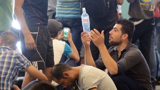 Izbjeglice i imigranti na željezničkom kolodvoru Keleti ulicama Budimpešte, Photo: Marko Jurinec/PIXSELL Izbjeglice i imigranti na željezničkom kolodvoru Keleti ulicama Budimpešte, Photo: Marko Jurinec/PIXSELL