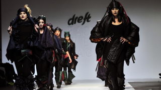 Zagreb, 241111.
Dreft Fashion Week revije pocele su u Hypo centru i prvi dan su svoje modele prezentirali: The Rodnik band, Petra i Maja Spoljar, Mara MiloglavMoretic, Aba Tomicic, Irina Balen Garland, Karim Bonet, Milena Rogulj.
Na slici: Milena Rogulj. Zagreb, 241111.
Dreft Fashion Week revije pocele su u Hypo centru i prvi dan su svoje modele prezentirali: The Rodnik band, Petra i Maja Spoljar, Mara MiloglavMoretic, Aba Tomicic, Irina Balen Garland, Karim Bonet, Milena Rogulj.
Na slici: Milena Rogulj.