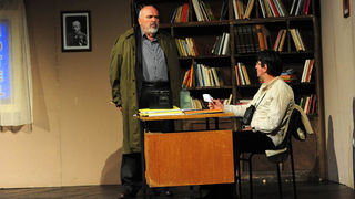 Zadar, 19.10.2012. snimio: Nenad Marčev
komedija
D. Kovačević: PROFESIONALAC ili Tužna komedija po Luki,
Kazališna družina ”Glumci u Zagvozdu” &
SATIRIČKO KAZALIŠTE KEREMPUH
redatelj: Bogdan Diklić
igraju: D. Ljuština, V. Mlikota,
A. Zadar, 19.10.2012. snimio: Nenad Marčev
komedija
D. Kovačević: PROFESIONALAC ili Tužna komedija po Luki,
Kazališna družina ”Glumci u Zagvozdu” &
SATIRIČKO KAZALIŠTE KEREMPUH
redatelj: Bogdan Diklić
igraju: D. Ljuština, V. Mlikota,
A.