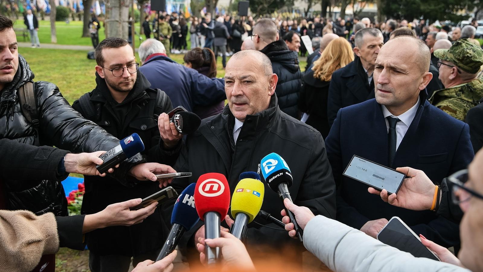 Zadar: Odavanje počasti kod spomenika hrvatskim braniteljima povodom obljetnice VRO Maslenica Zadar: Odavanje počasti kod spomenika hrvatskim braniteljima povodom obljetnice VRO Maslenica
